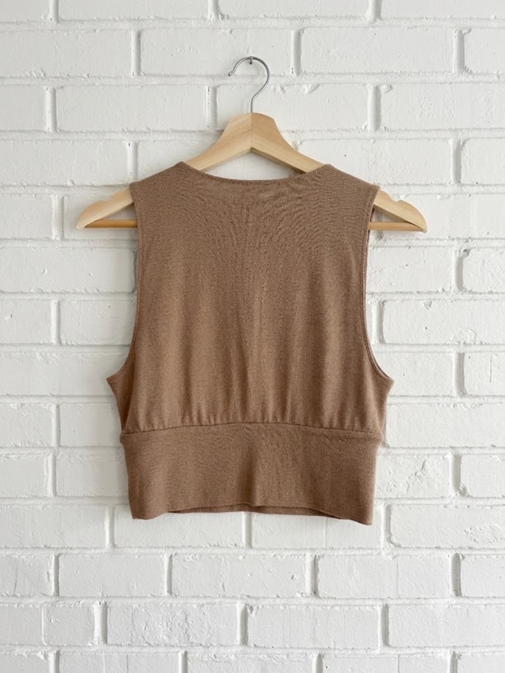 Wilfred Free Aritzia V-Neck Knit Crop Tank Top Brown Size M - Picture 2 of 5